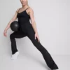 Magas derékú, sima tartású, táguló szárú sportlegging