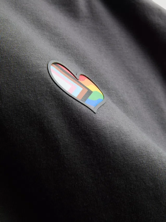 7–15 éves korosztály | „Pride” grafikás póló