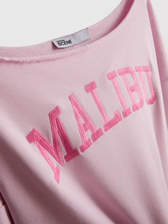 A Primark-kollekció | szlogenes, vállakat szabadon hagyó pulóver