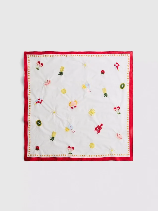 A Primark-szcén | 55 x 55 hímzett sál