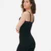Alakformáló, nyitott mellrésszel rendelkező, combközépig érő body