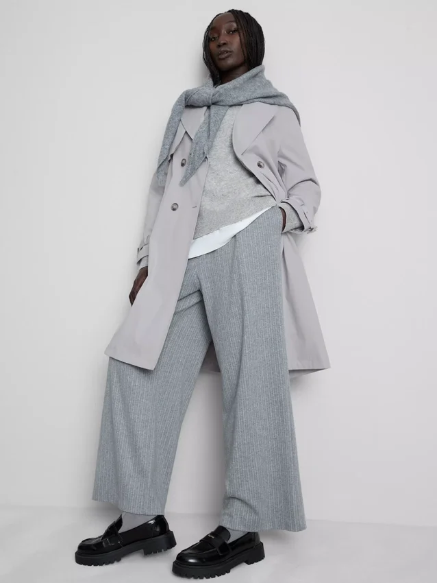 Alapvető, övvel ellátott trenchcoat