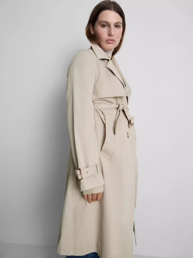Alapvető, övvel ellátott trenchcoat