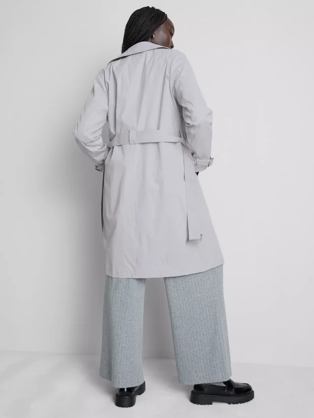 Alapvető, övvel ellátott trenchcoat