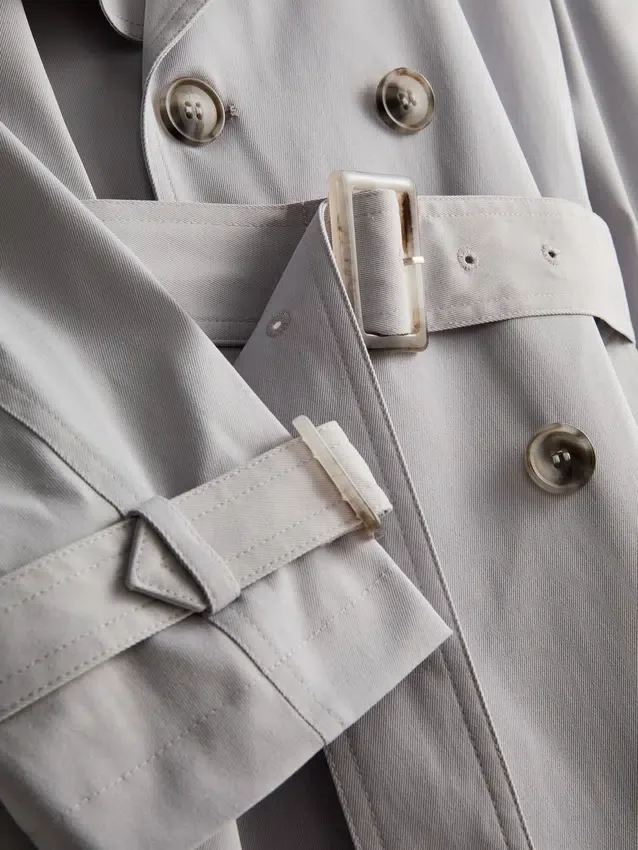 Alapvető, övvel ellátott trenchcoat