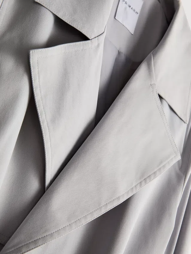 Alapvető, övvel ellátott trenchcoat