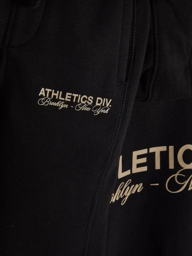 Atletika részleg kapucnis pulóver és joggingnadrág szett