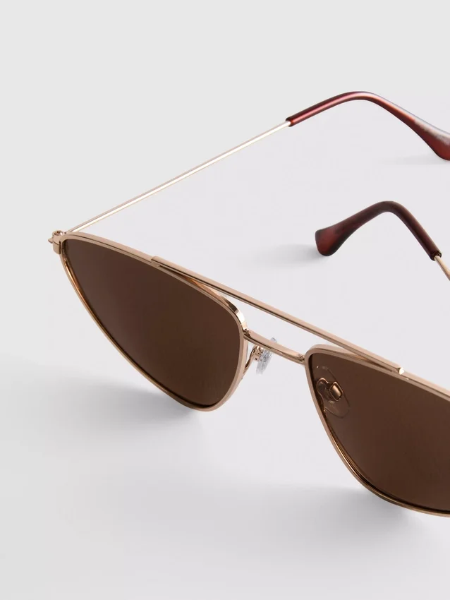 Aviator stílusú fémkeretes napszemüveg