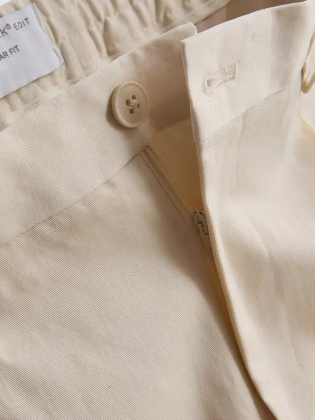 Az Edit slim fit barizsolt nadrág