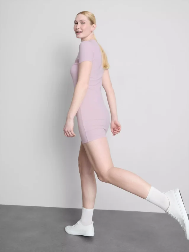 Bordázott, testhezálló mini pólóruha