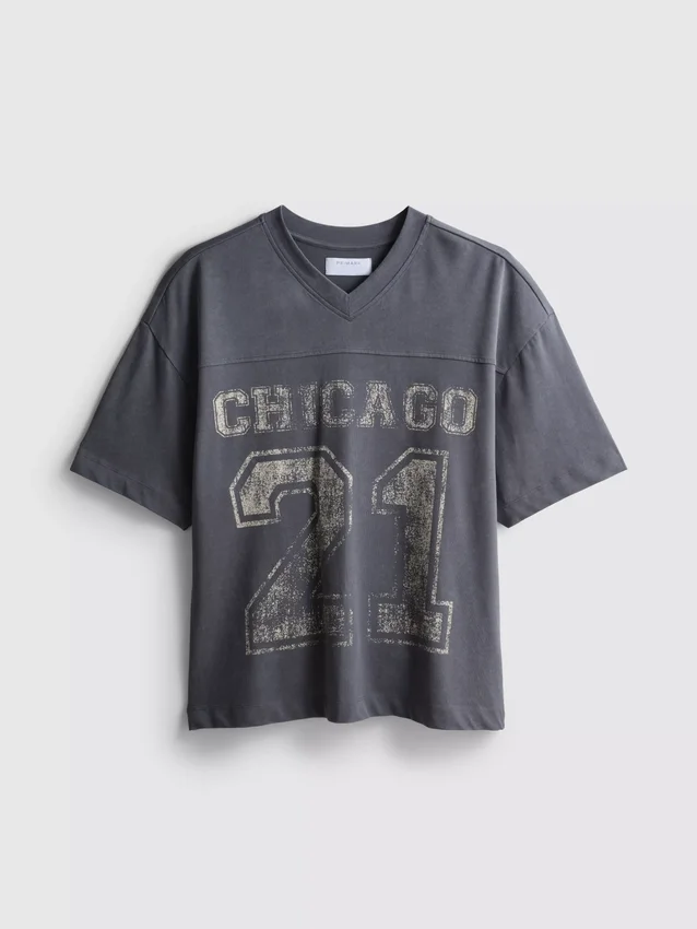 Chicago-motívumú, V-nyakú póló