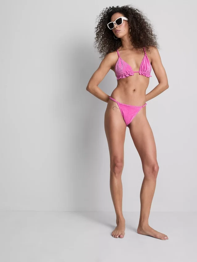 Csillogó, fodros háromszög alakú bikini felső