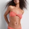 Csomós részletekkel díszített csíkos bandeau bikini felső