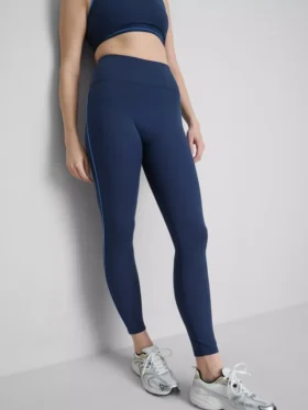 Csőszerű díszítésű, sima, tartást biztosító sportlegging