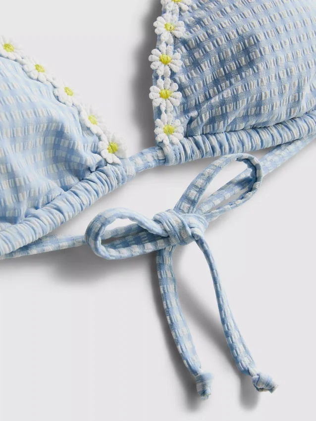 Daisy-szegélyes kockás háromszög alakú bikini felső