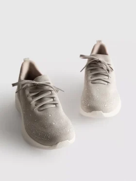 Diamanté díszítésű slip-on cipő