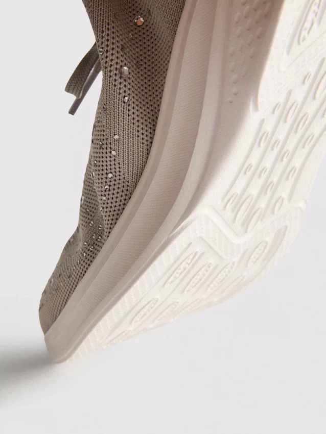 Diamanté díszítésű slip-on cipő