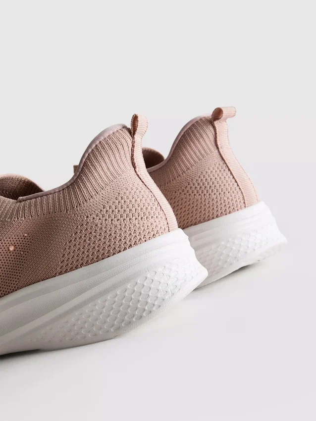Diamanté díszítésű slip-on cipő