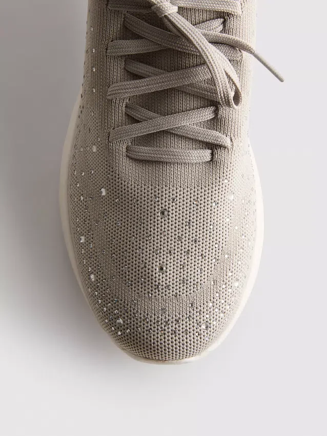 Diamanté díszítésű slip-on cipő