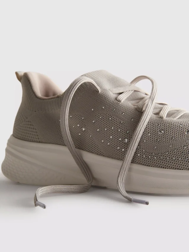 Diamanté díszítésű slip-on cipő