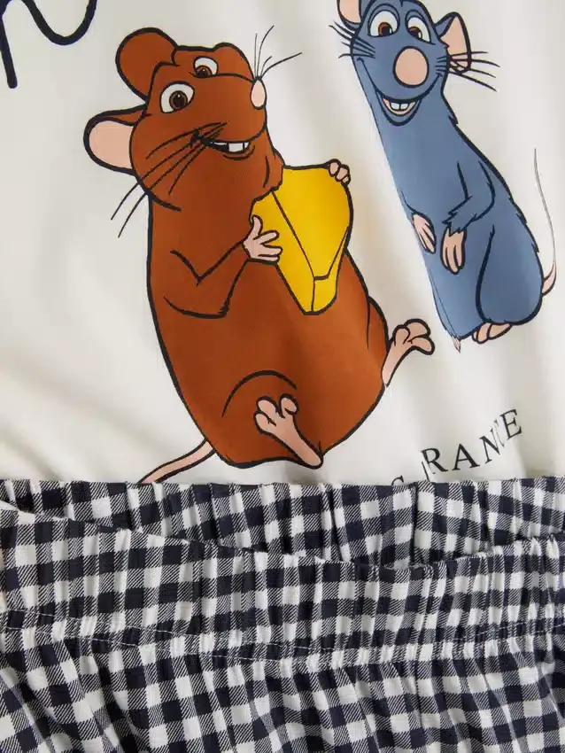 Disney-figurás pizsama