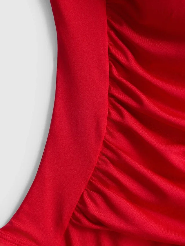 Drappolt részletekkel ellátott, formázó fürdőruha