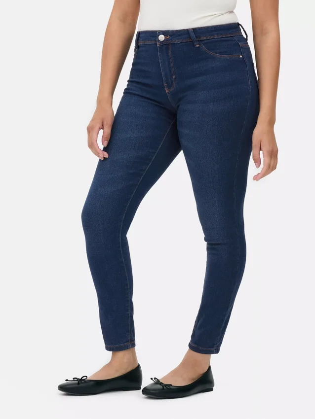 Essential közepes derékmagasságú skinny farmer | normál