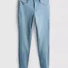 Essential közepes derékmagasságú skinny farmer | normál