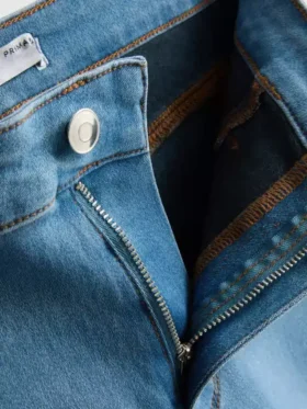Essential közepes derékmagasságú skinny farmer | normál