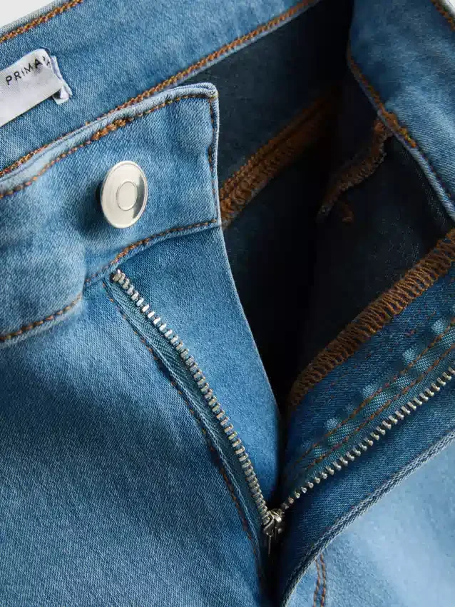 Essential közepes derékmagasságú skinny farmer | normál