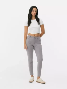 Essential közepes derékmagasságú skinny farmer | normál