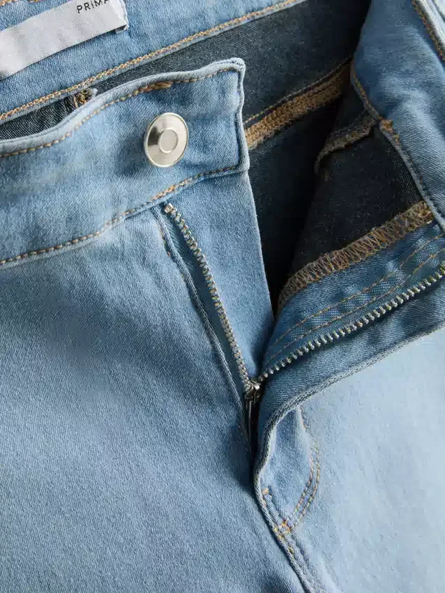 Essential közepes derékmagasságú skinny farmer | normál