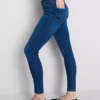 Essential közepes derékmagasságú skinny farmer | normál