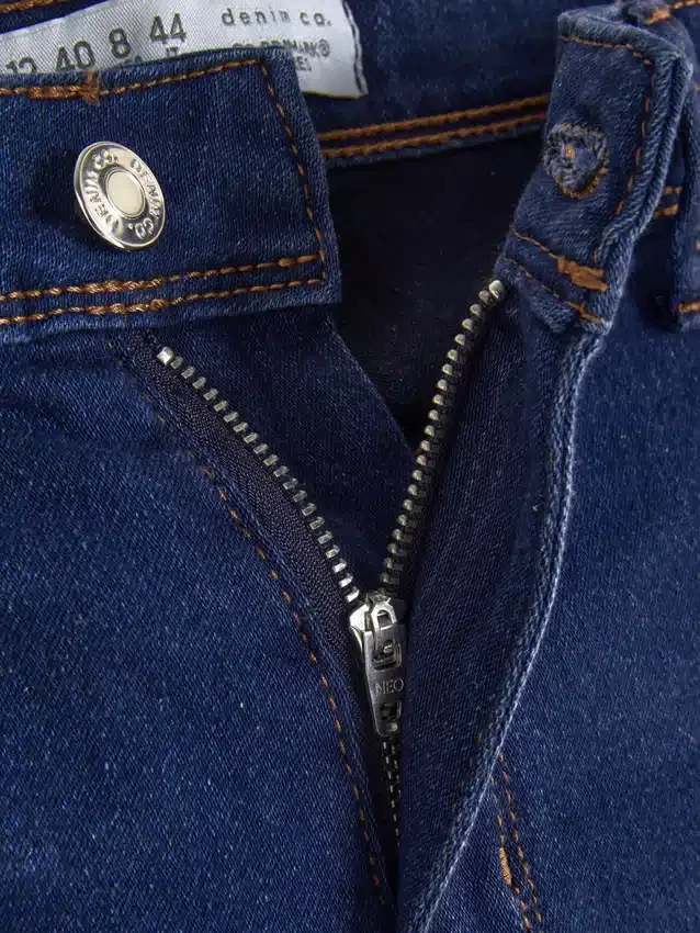 Essential közepes derékmagasságú skinny farmer | normál