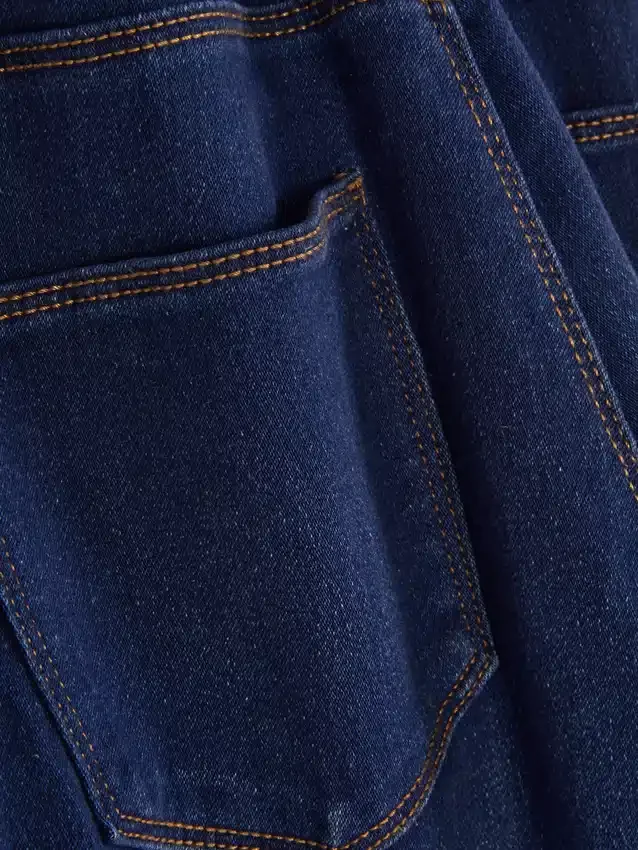 Essential közepes derékmagasságú skinny farmer | normál
