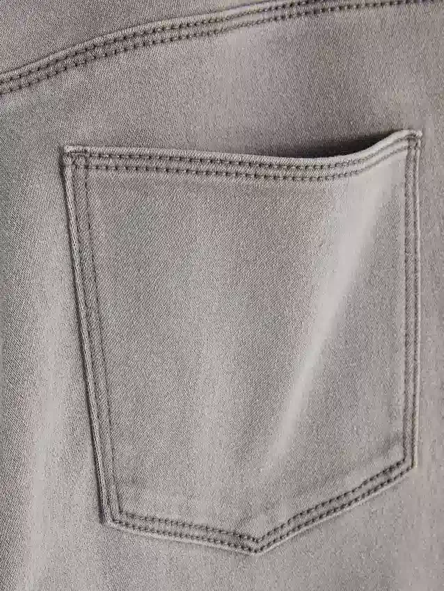 Essential közepes derékmagasságú skinny farmer | normál