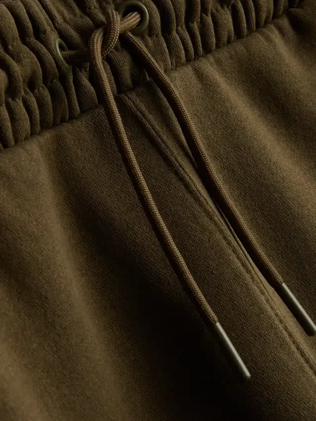 Essential mandzsettás, húzózsinóros joggingnadrág