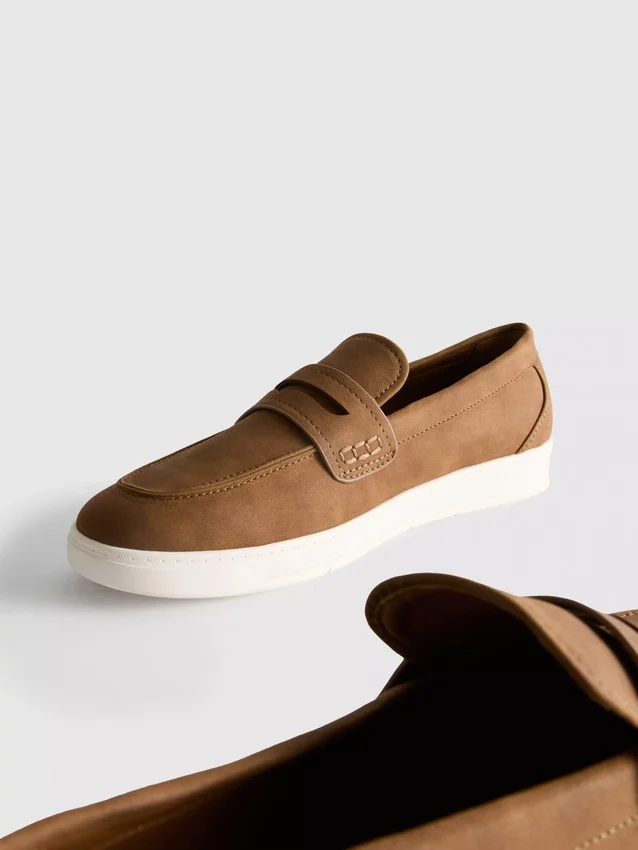 Felcsúszós loafer
