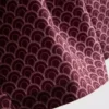 Geometrikus mintázatú, húzózsinórral ellátott úszónadrág