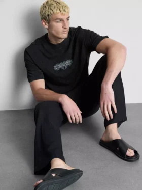 Grafikás hátsó nyomtatású póló