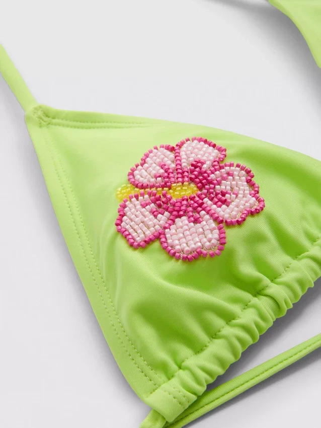 Gyöngyös virágmintás háromszög alakú bikini felső