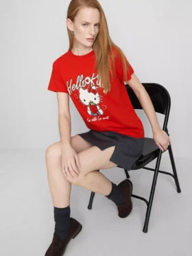 Hello Kitty pamut, laza szabású epres póló