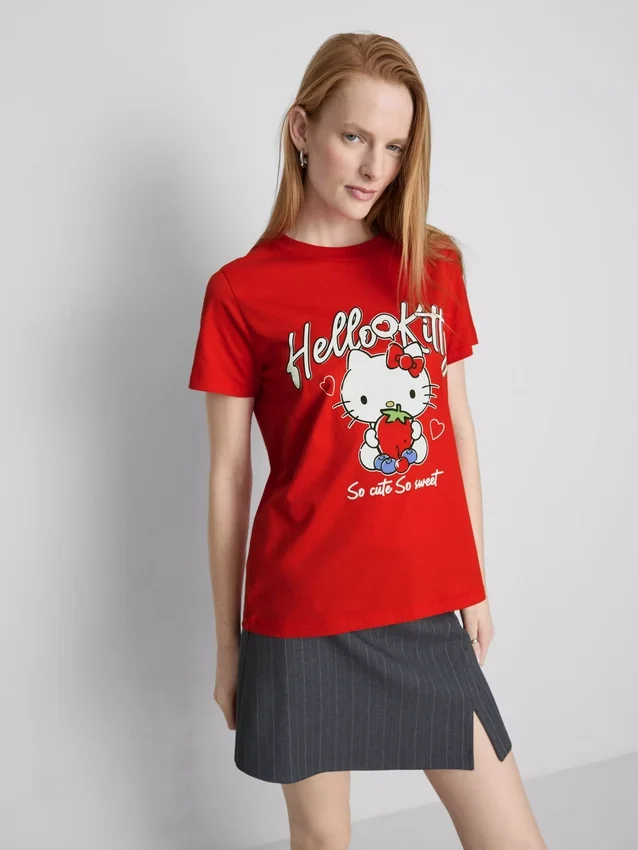 Hello Kitty pamut, laza szabású epres póló