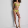 Hímzett halakkal díszített háromszög alakú bikini felső
