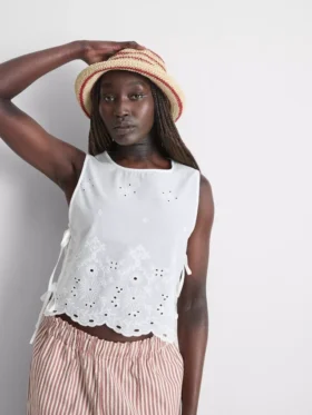 Hímzett, oldalán megkötős felső