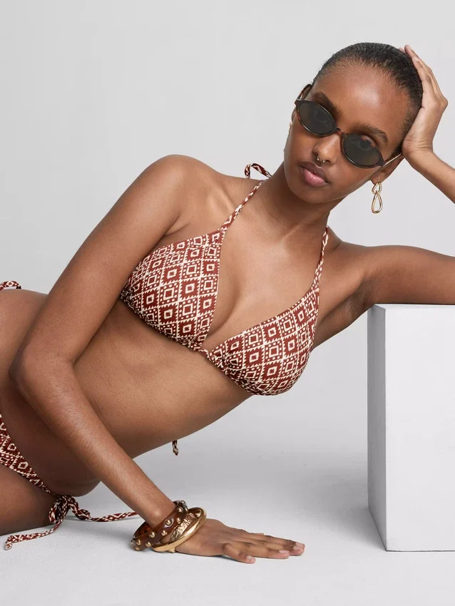 Háromszög alakú, oldalt kötős bikini szett