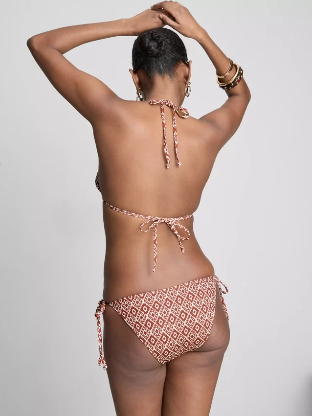Háromszög alakú, oldalt kötős bikini szett