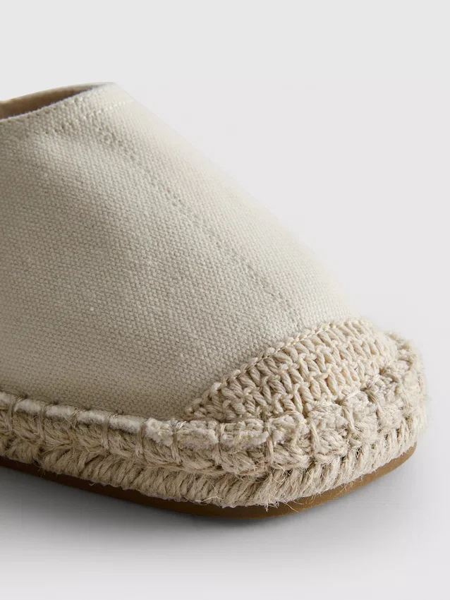 Hátsó pántos espadrill szandál