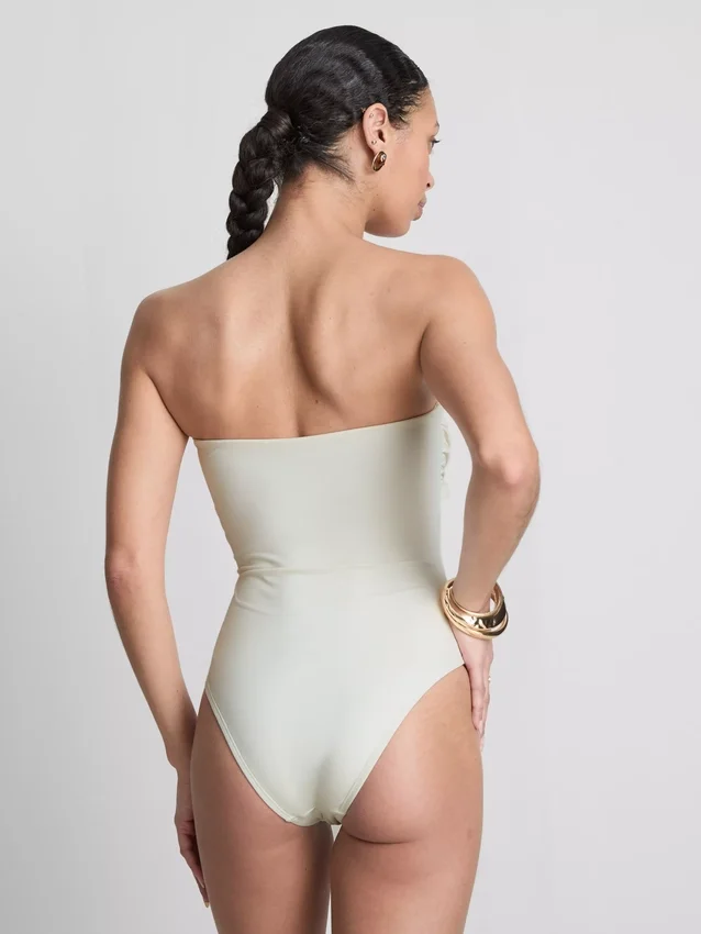 Kagylós díszítésű bandeau fürdőruha