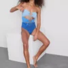 Kivágott bandeau fürdőruha